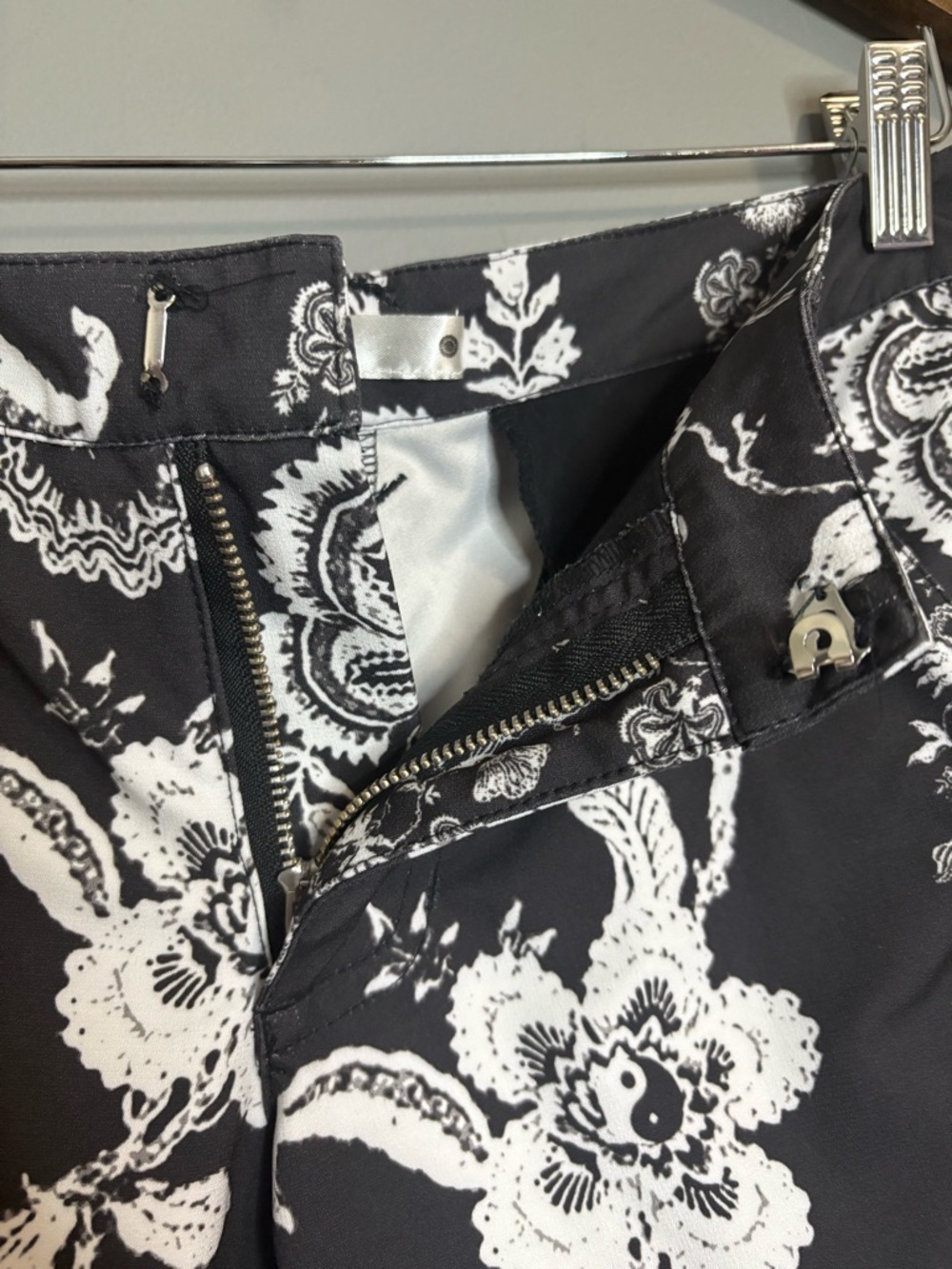 Rhythm Black White Floral Cropped Pants Slim Fit Size 2 - Picture 8 of 10